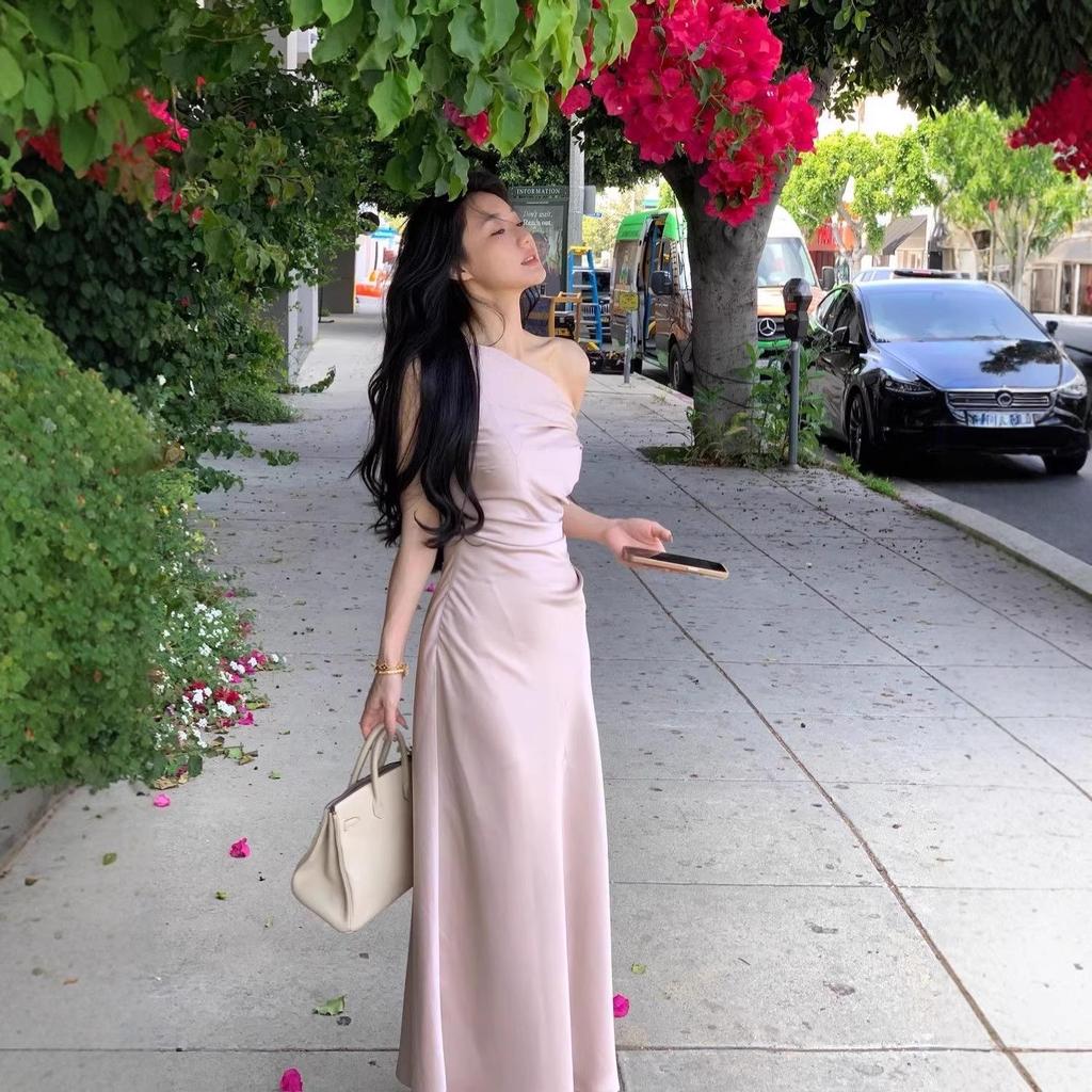 French Swan Neck One-Shoulder Summer Dress: Pleated, Waist-Cinching, Hip-Hugging Style for a Chic Look