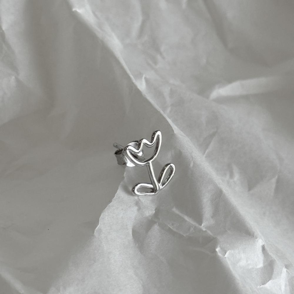 

Plain ring earrings, water drop earrings, cold wind pearl stud earrings, earrings, earbone clips, new products.