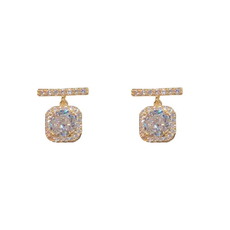 

Exquisite Zircon Square Diamond Stud Earrings for Women - Elegant, Versatile, Silver Needle, Super Flash Design