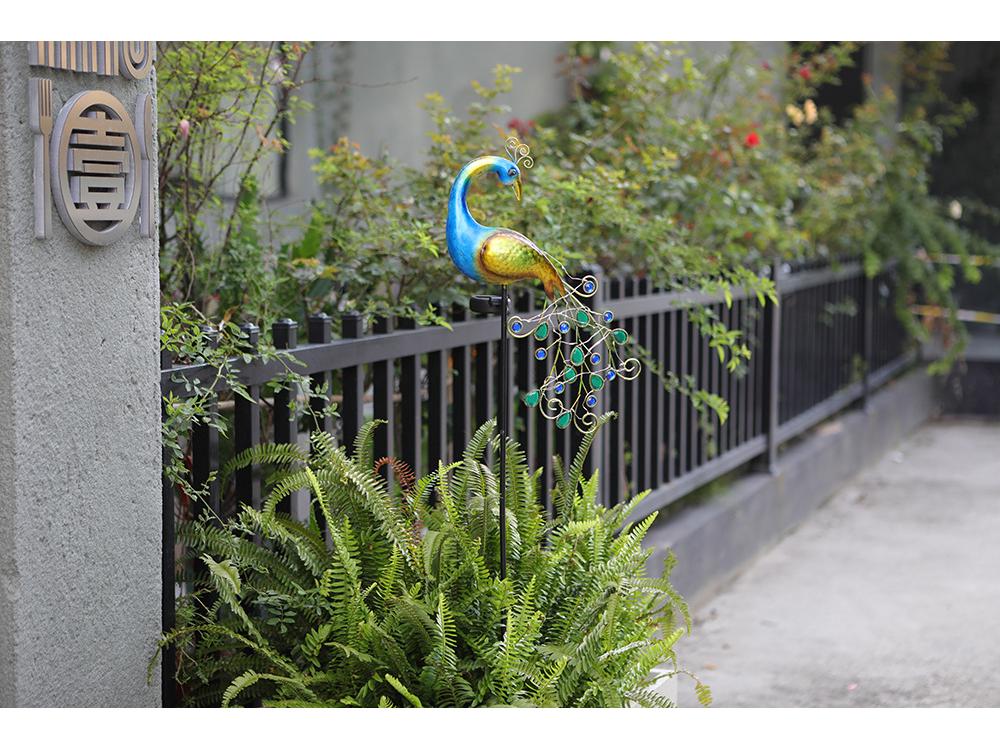 Waterproof LED Solar Peacock Lawn Light: Metal Art Garden Decoration