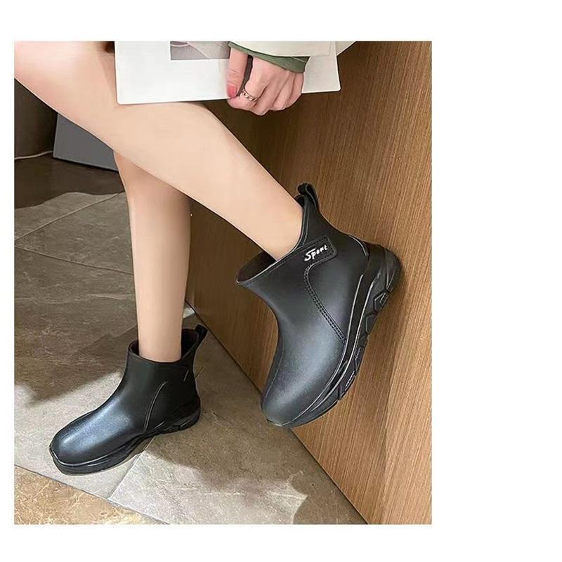 Ladies' Fashionable Low Cut Anti Slip Rain Boots And Rubber Shoes