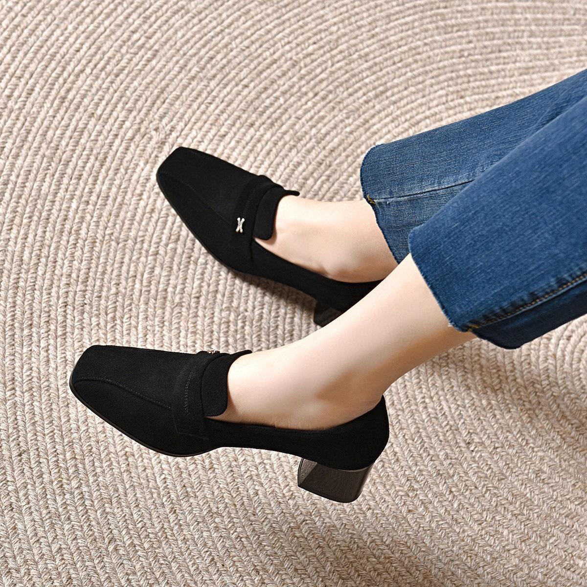 

Женские весенние новые рабочие туфли из черной овчины с квадратным носком, обувь для ног, туфли на два уровня высоты для четырех сезонов 41