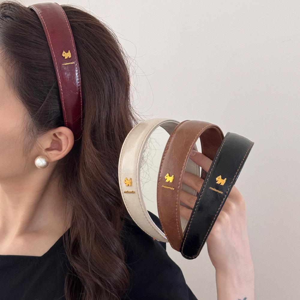 Retro Leder Hundeförmiges Stirnband mit breiter Krempe mit hochwertiger Haptik und einem hohen Stirnband auf dem Oberkopf