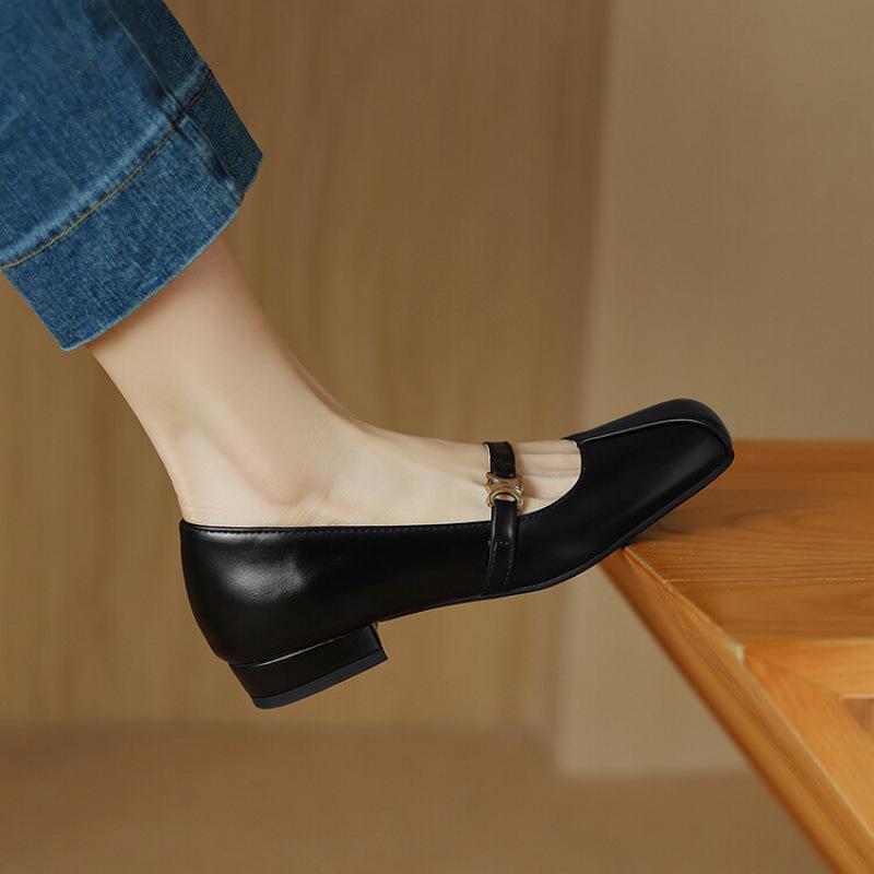 

Women wear women s single shoes in all seasons, low heels, new women s leather shoes, casual black square heels, flat shoes, and a pedal. 39 чорний
