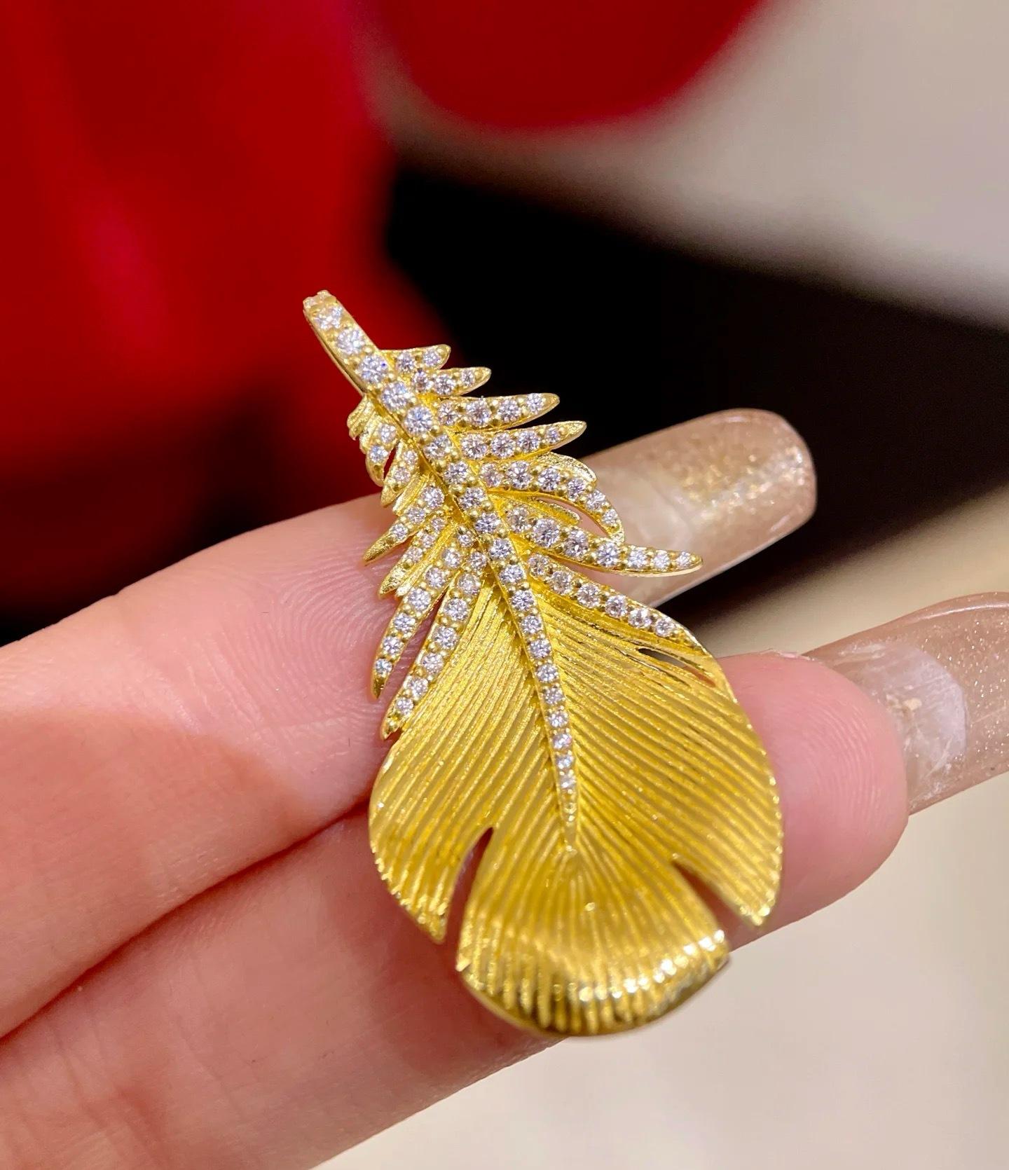 Brushed Wing Brooch Pendant Feather Shape Integrated Two Wear Light Luxury Retro Versatile Exquisite Pin