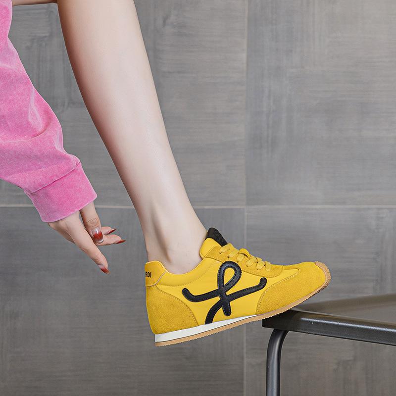 2025 Spring and Autumn New Low-top Casual Little White Shoes Flat Bottom Height Increase Breathable Versatile Fashion Forrest Gump Training Women's