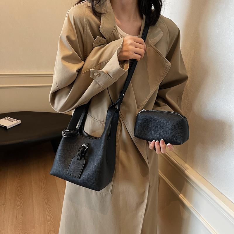 New Niche Design Bag Women's Autumn Fashion Sense Shoulder Messenger Bag Mother Bucket Bag Women