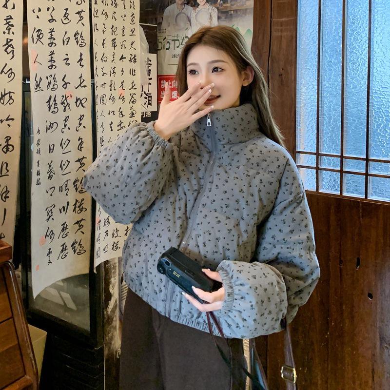 Loose-Fit Winter Coat with Floral Prints - Thickened and Warm Cotton Jacket for Women