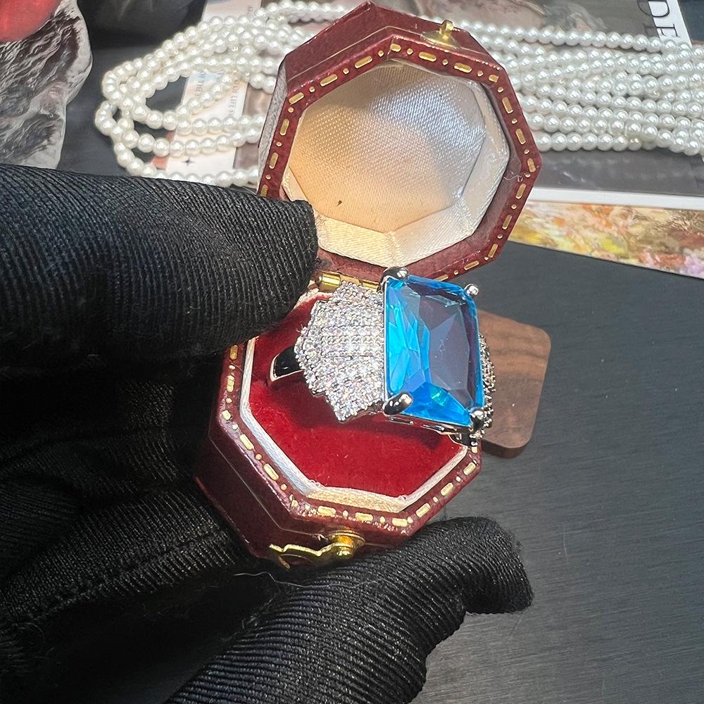 

Court Lace Petals with Diamonds Open Ring Pappala Gemstone Cut Zircon Shining Ring Female синій