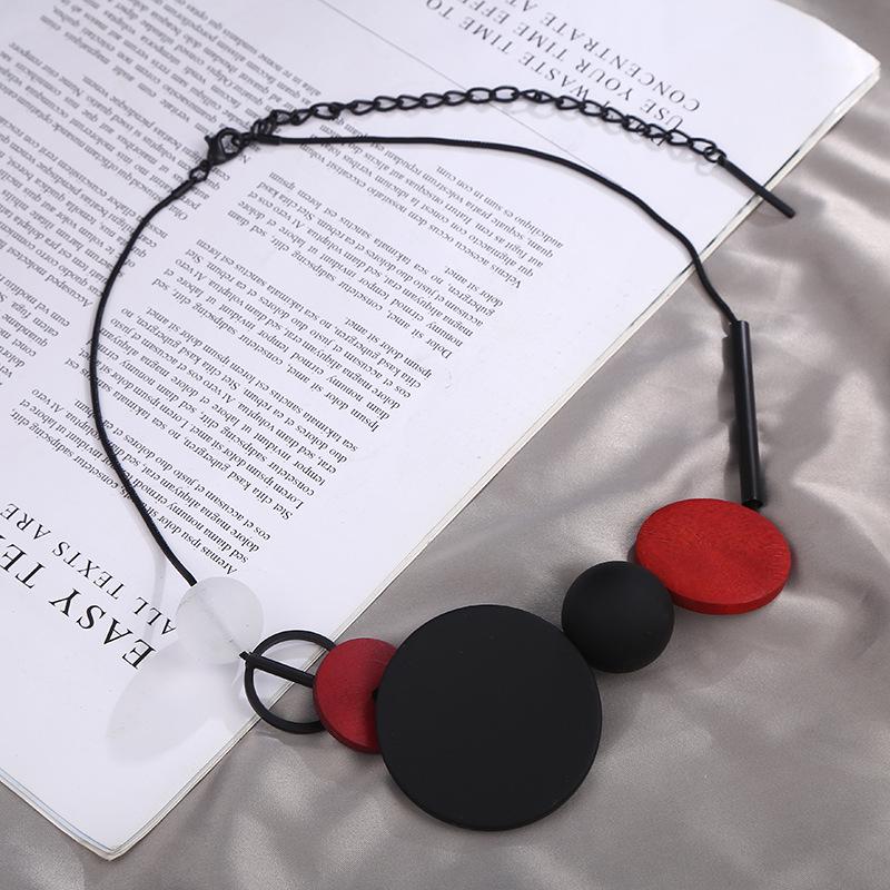 

Trendy Irregular Round Pendant Necklace - Fashionable Daily Accessory for Women