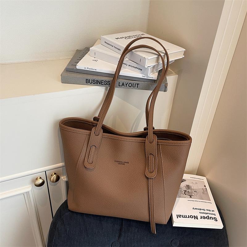 Retro large-capacity bag women's autumn and winter new shoulder bag commuter bag fashion tote bag