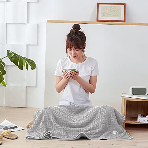 AYO Single Towel Blanket, 100% Cotton, Stylish Air Blanket, Quilted Blanket, Quick-Drying, Antibacterial, Lightweight, Soft to the Touch, Pill-Free, A