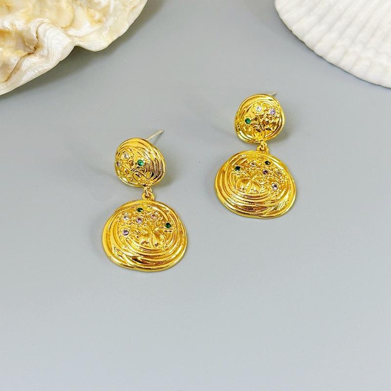 Manufacturer S Supply French Retro Palace Hand-Carved Diamond-Encrusted Three-Dimensional Flower Relief Medieval Earrings Are In Stock. золотой