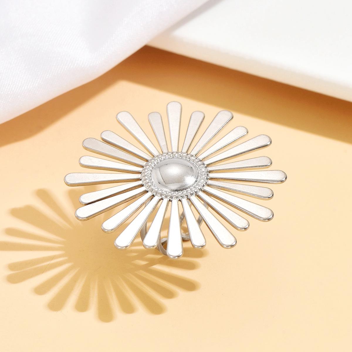 European & American Stainless Steel Retro Sunflower Ring for Women - Casual Vacation Style