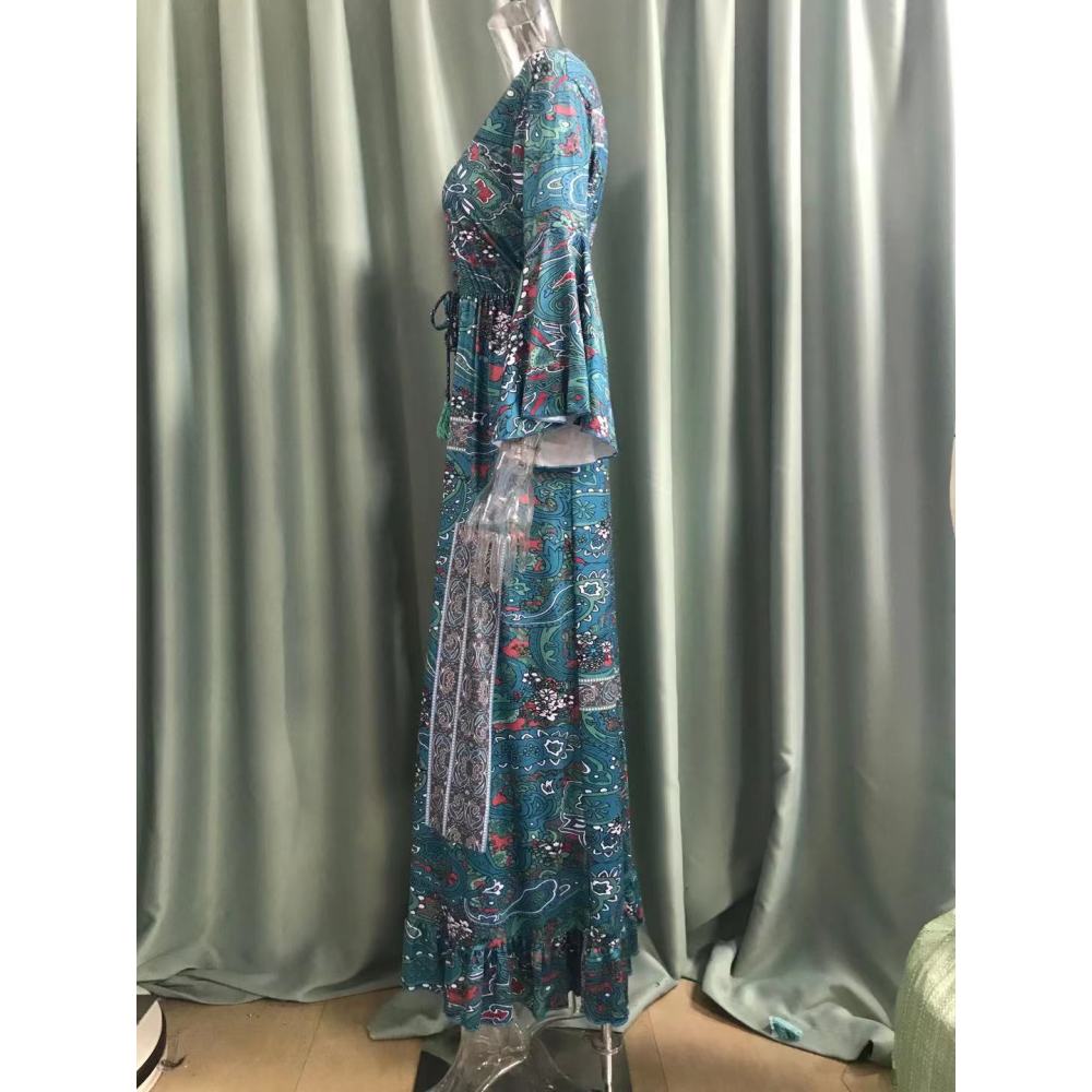 Langes Urlaubskleid im Bohemian-Stil mit Glockenärmeln, V-Ausschnitt und hoher Taille für Damen