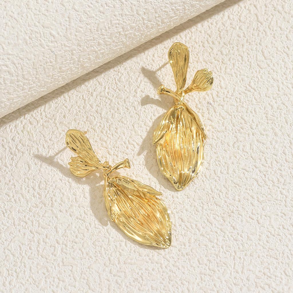 New geometric style women's earrings, niche leaf metal plating design versatile stud earrings are on sale