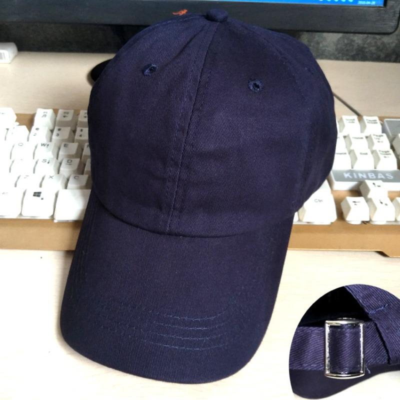 

Spring and Summer Fashion Unlined European and American Casual Baseball Cap Soft Pure Cotton Sun Hat Arc Solid Coloradjustable темно-синього кольору