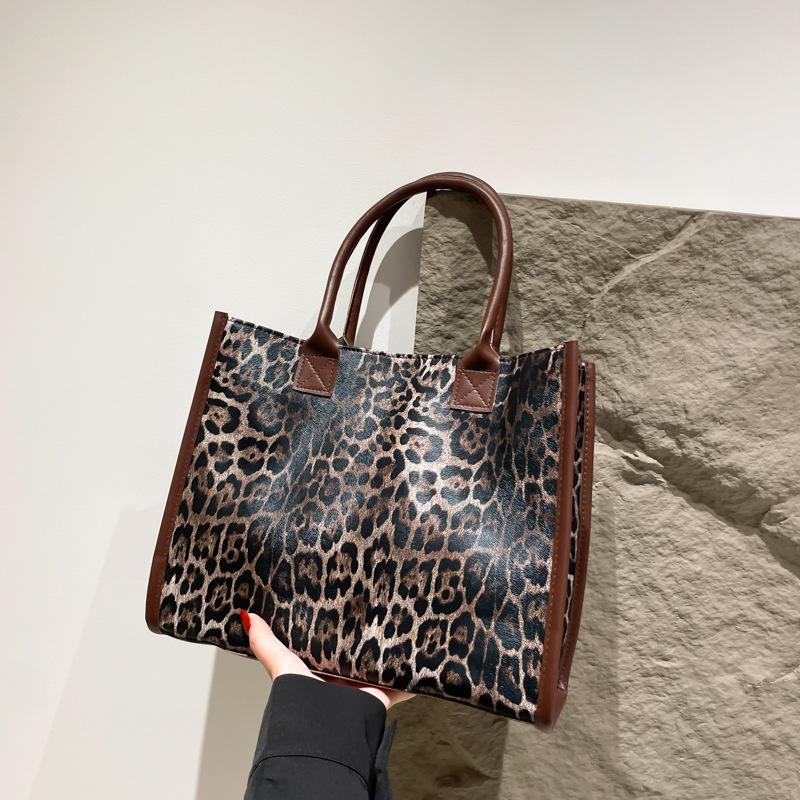 

Новая трендовая сумка-тоут с леопардовым принтом, женская, большой вместимости, нишевая, для работы, для поездок, для студентов, для учебы, модная, на плечо