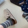 Socken Damen Mittelsaison Strümpfe Trendige Socken Grau College-Stil Strümpfe Vielseitige Gestreifte Stapelbare Socken