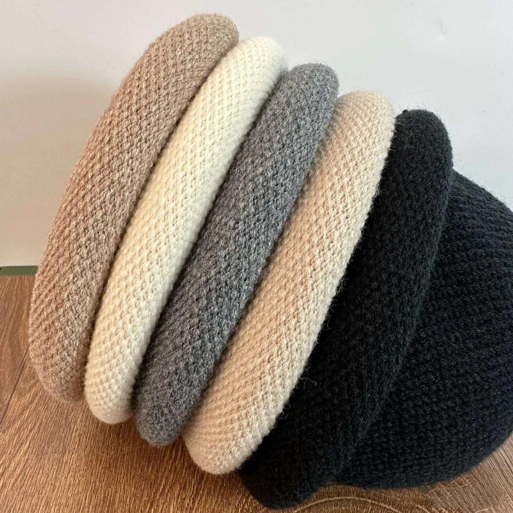 Men's and Women's Fashion Knitted Melon Skin Hats Casual Berets Comfortable Landlord Hats Warm Painter Hats Pacifier Cap