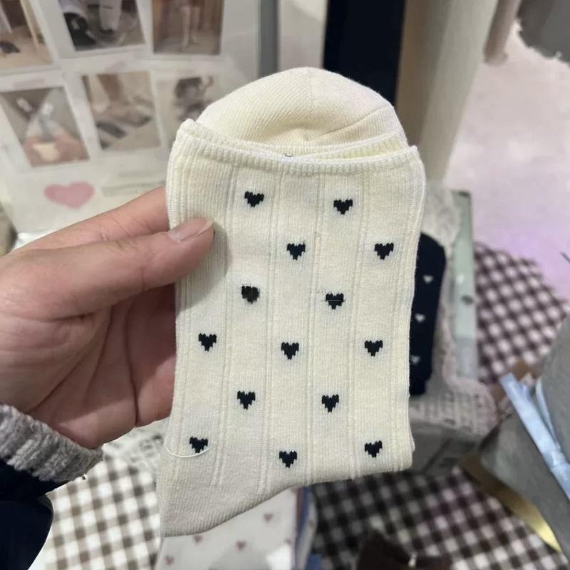 

Heart-shaped Short Socks for Women, A Trendy, Retro and Simple Mid-short Style, Fresh and Versatile Cotton Socks 1 pair бежевий/чорний