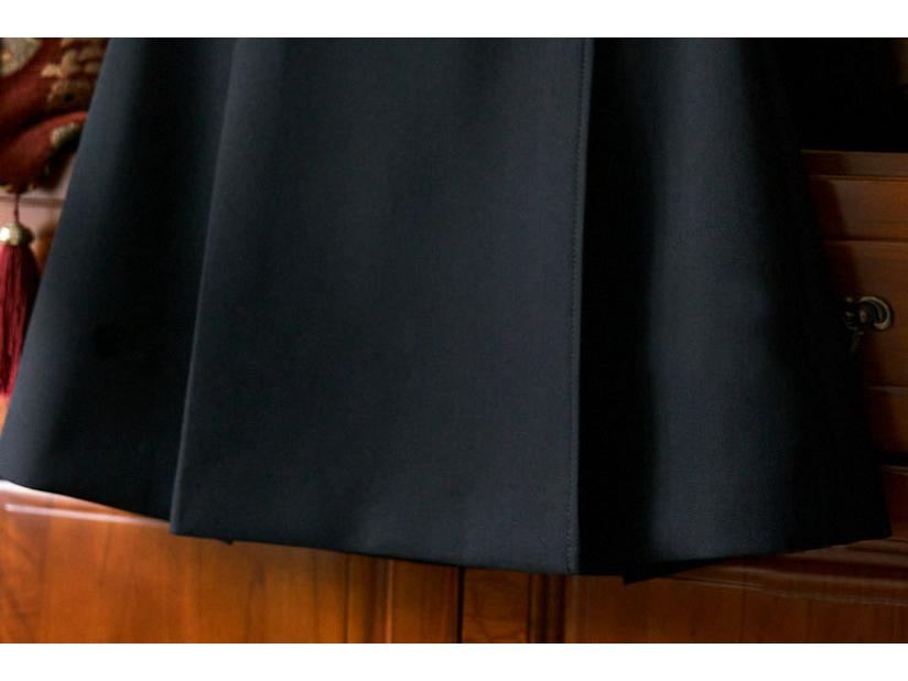 In Stock: Elegant One-Piece Pleated Short Skirt with Chic Metal Buckle for Women
