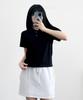 Peullupipeullupi Clover Button Semi-Crop Henley Neck T-Shirt_Black