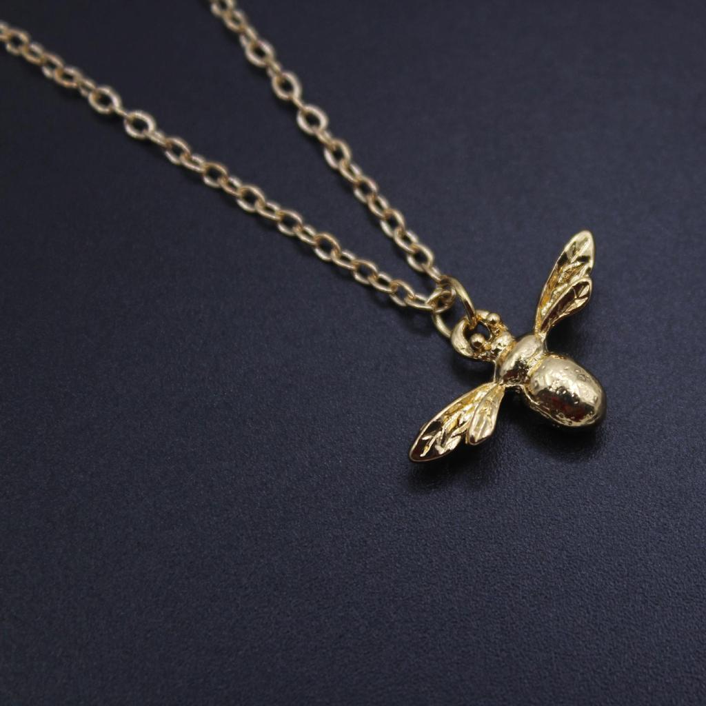Korean Style Cute Bee Pendant Necklace - Short Clavicle Chain