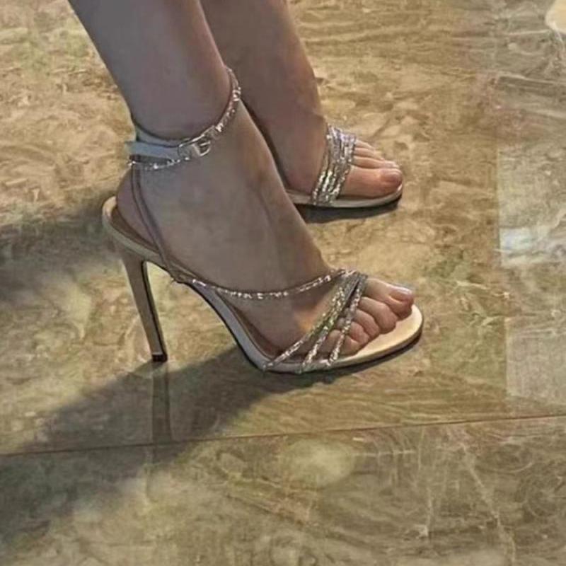 Heel sandals 2025 summer socialite champagne Roman shoes open-toed high heels one-word buckle night show hate sky high
