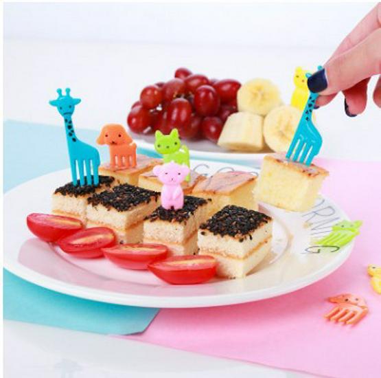 Animal Farm Mini Bento Picks: Cute Plastic Fruit Forks for Children's Bento Decoration