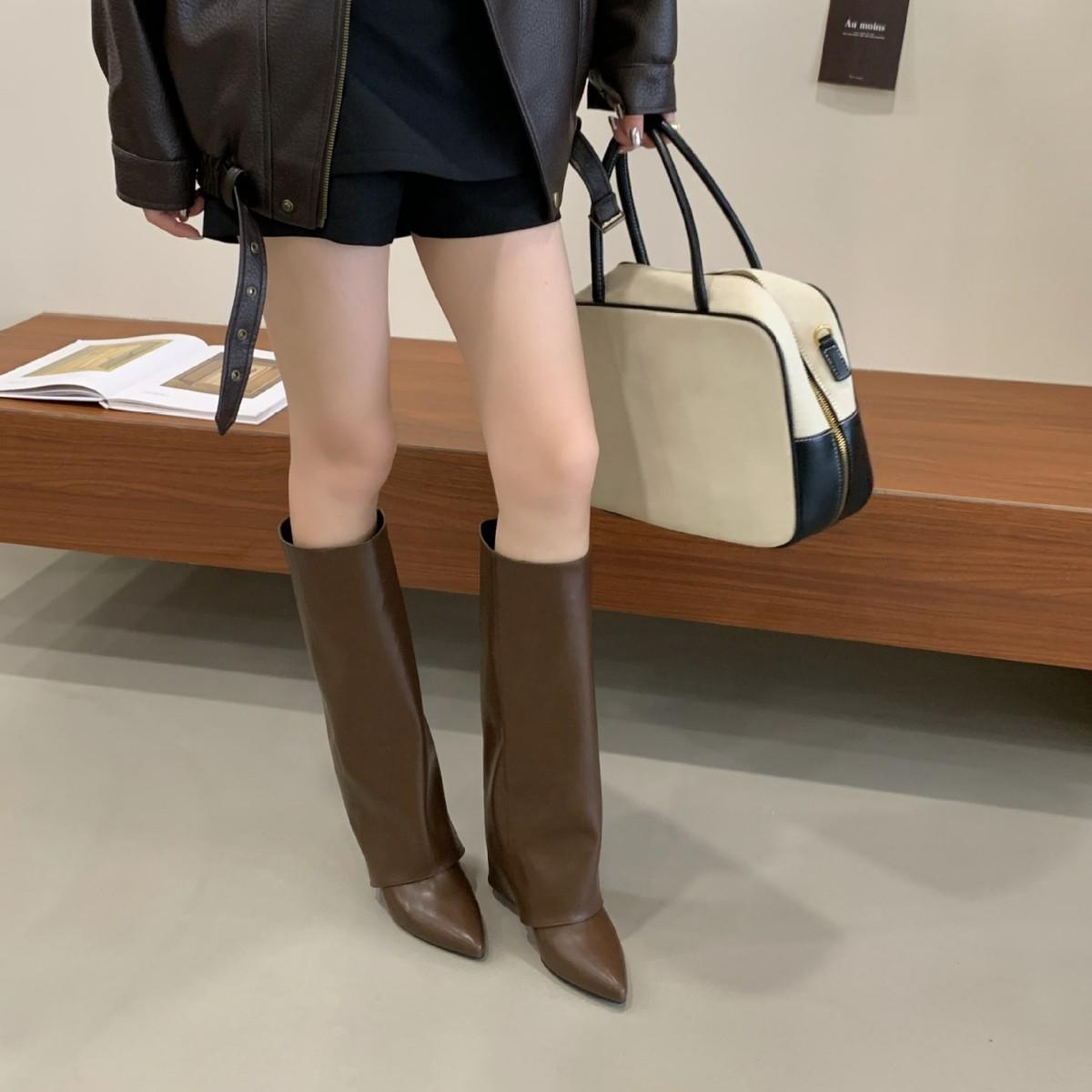 

2025 winter new pointed trousers boots tall but knee outer slope heel women s boots knight thin boots 39 коричневий