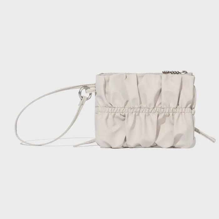 Clover Heart Shirred Ribbon Handle Pouch Light Beige