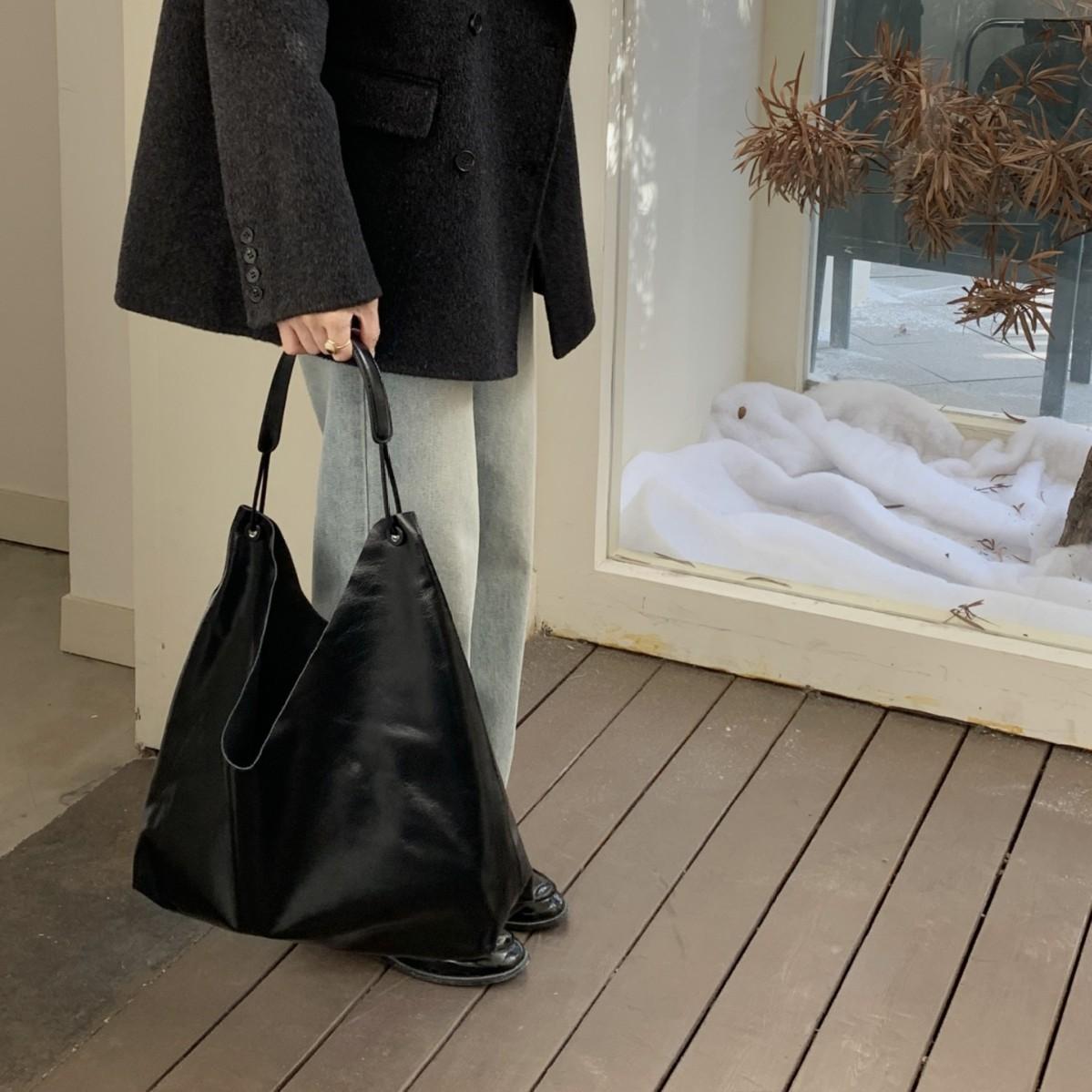 

Niche Leather Shoulder Bag Tote Bag Casual Commuter Foreskin Bag Lady чёрный