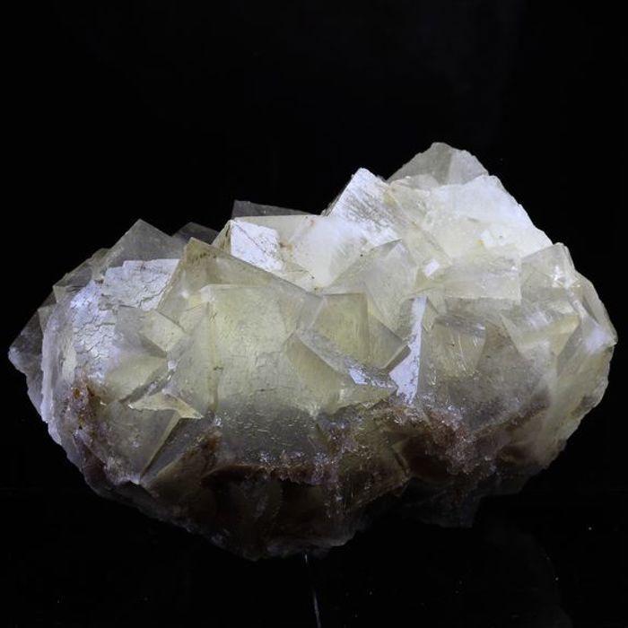 Pierres et Minéraux. Fluorite stalactiforme. 2148.0 ct. Arbouet, Pyrénées-Atlantiques, France..