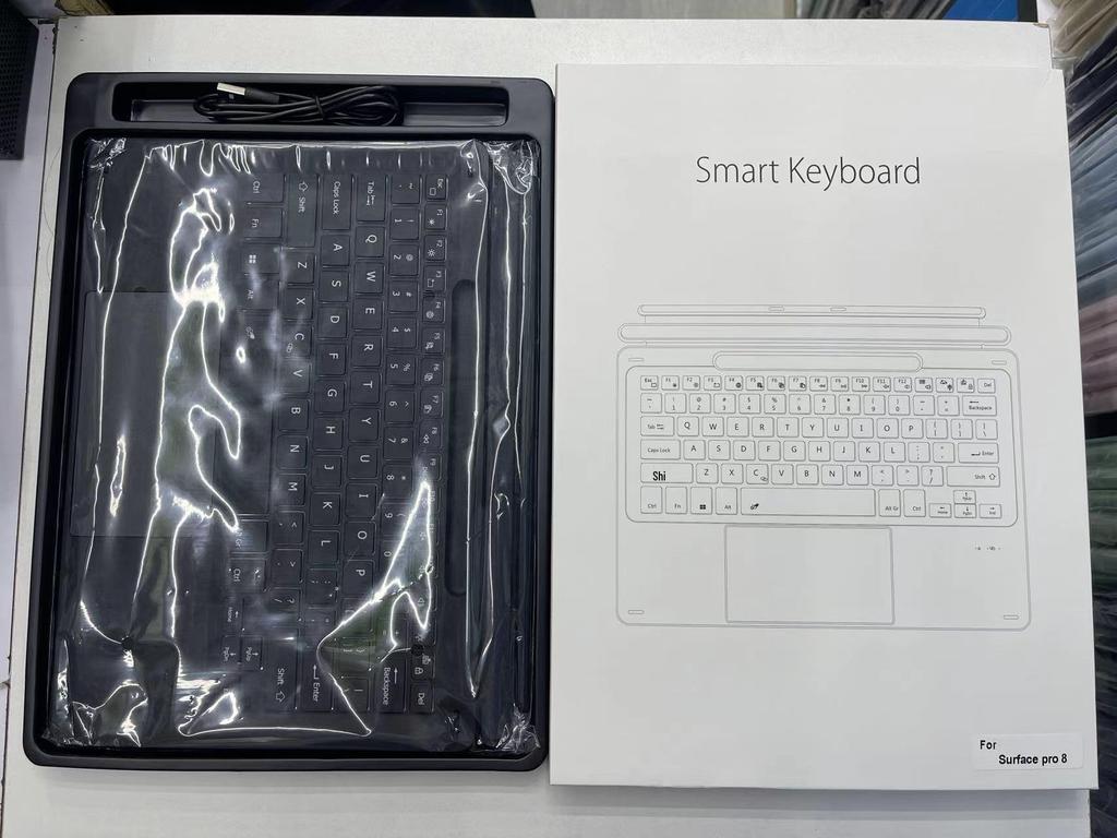 Tablette Microsoft Surface Pro 9 avec Clavier Magnétique Sans Fil Bluetooth et Rétroéclairage Coloré