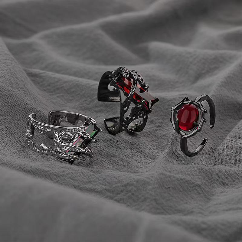 Vintage Ruby Unisex Textured Zircon Ring: Bold Style for Men & Women