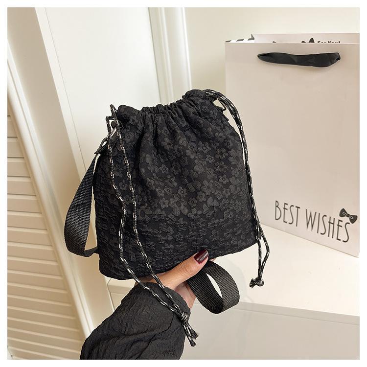 2025 New Summer Drawstring Pleated Floral Bag Women's Korean Version Underarm Bag Commuter Shoulder Messenger Tote Bag Tide