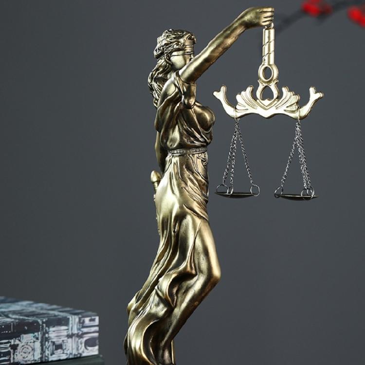 Gerechtigheidsgodin Beeldje Hars Bronskleurige Afwerking Blinde Wet Vrouw Figuur met Schaal Billijkheid Beeldje Ornament voor Advocaten
