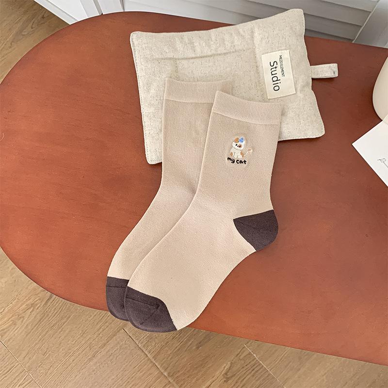 

Женские осенние новые винтажные носки-трубы в полоску с вышивкой мультяшного котенка 1 pair хаки