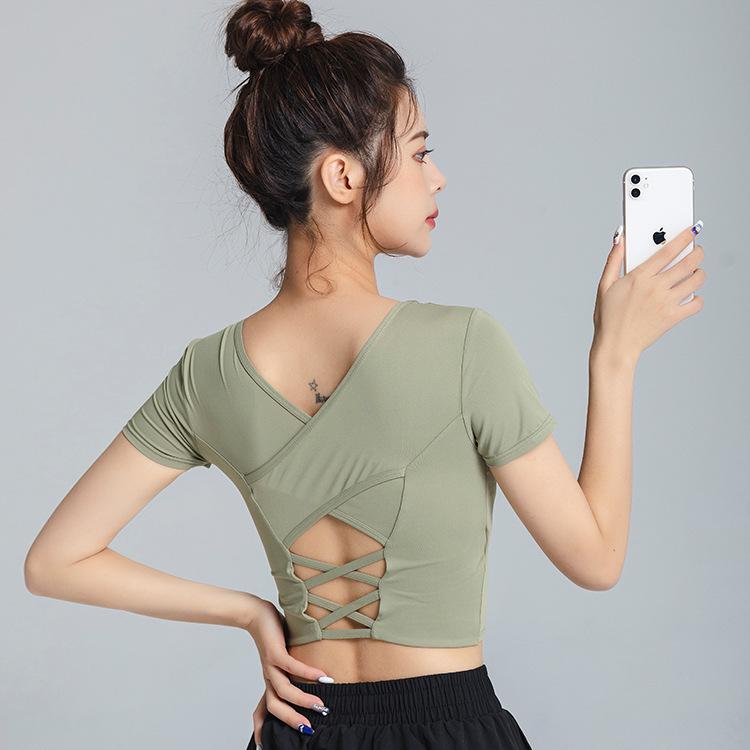 Lulu Yoga Quick-Dry Tight Short-Sleeve Sports Top with Chest Pads & Beautiful Back Strap for Autumn/Winter.