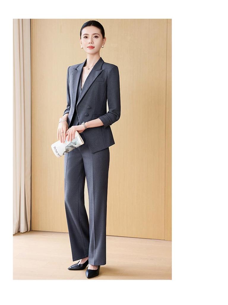 Wysokiej klasy jesienno-zimowy profesjonalny garnitur smart dla kobiet na podróże służbowe i wydarzenia formalne