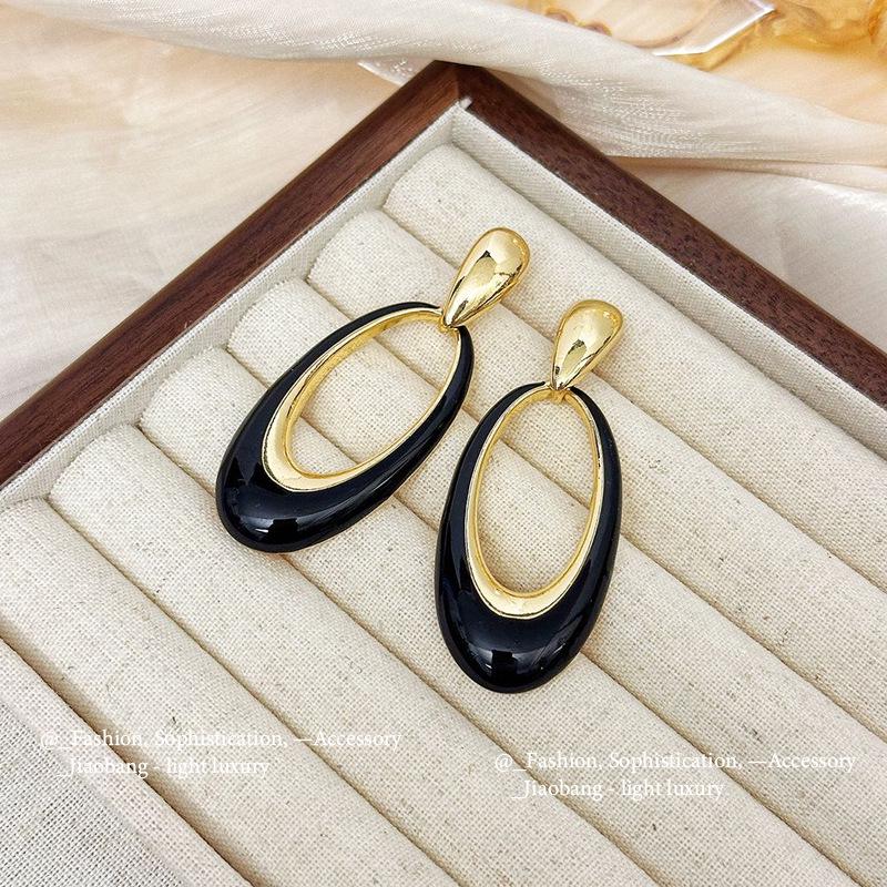 Elegant Black Diamond Silver Needle Earrings: High-End, Fashionable, Versatile Luxury