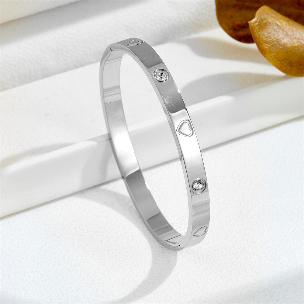2026 Fashion Bracelet, High-end Temperament Elegant Jewelry Light Luxury Niche Design Love Bracelet