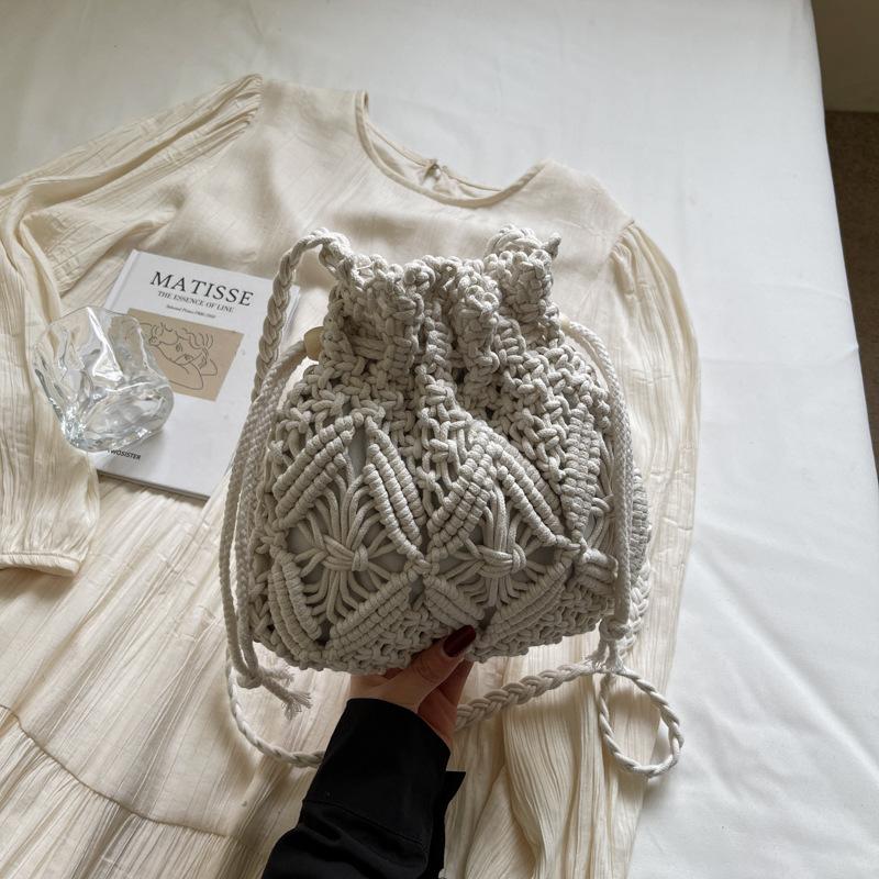 Simple Woven Straw Bag New Fashion Niche Design Crossbody Bucket Bag Seaside Beach Bag