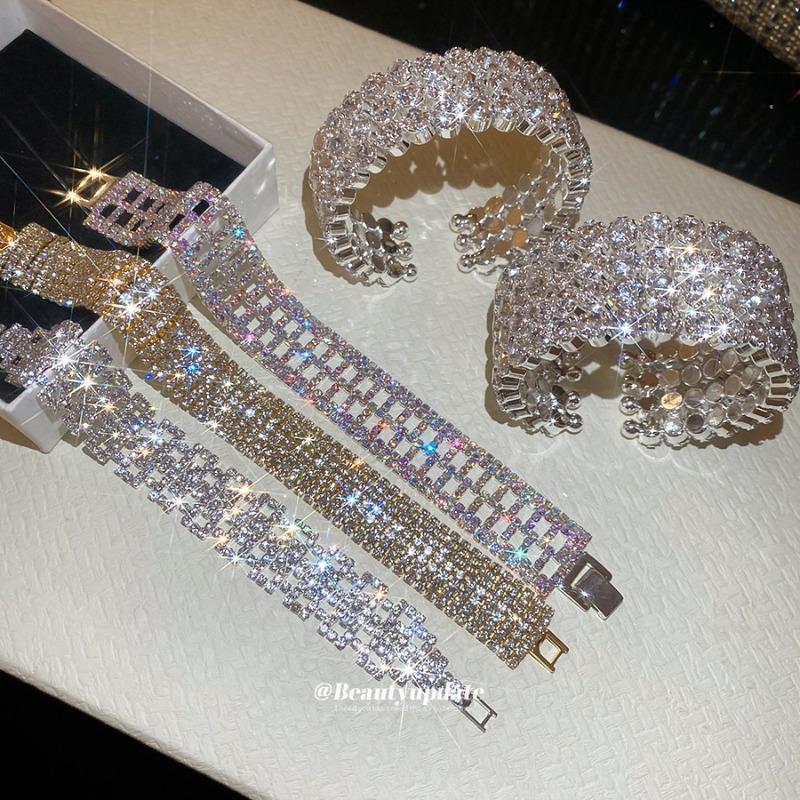 Metal diamond-set round opening bracelet, court style niche temperament bracelet, light luxury and high-end jewelry.