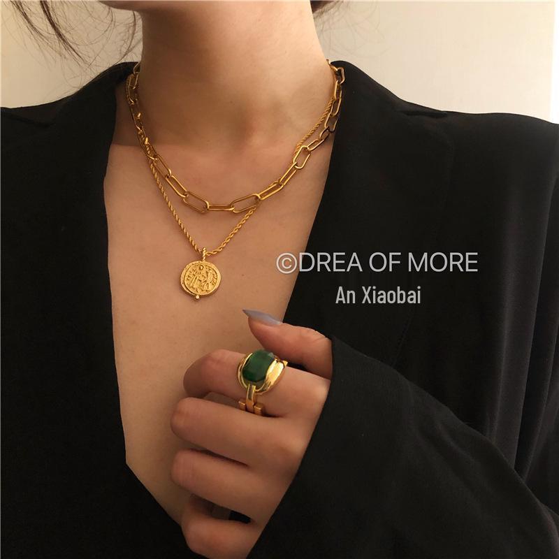 French High-End Adjustable Emerald Ring for Women – Korean Style, Light Luxury Design, Trendy Index Finger Accessory.