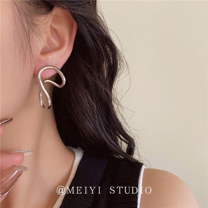

Different Wonderful ~ Fancy French Retro Metal Twisted Earrings Special-Interest Design Exaggerated Personalized Fashionable Ear Studs Silver