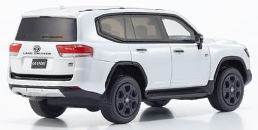 Kyosho Originální Toyota Land Cruiser GR Sport v bílé barvě, hotový produkt v měřítku 1:43.