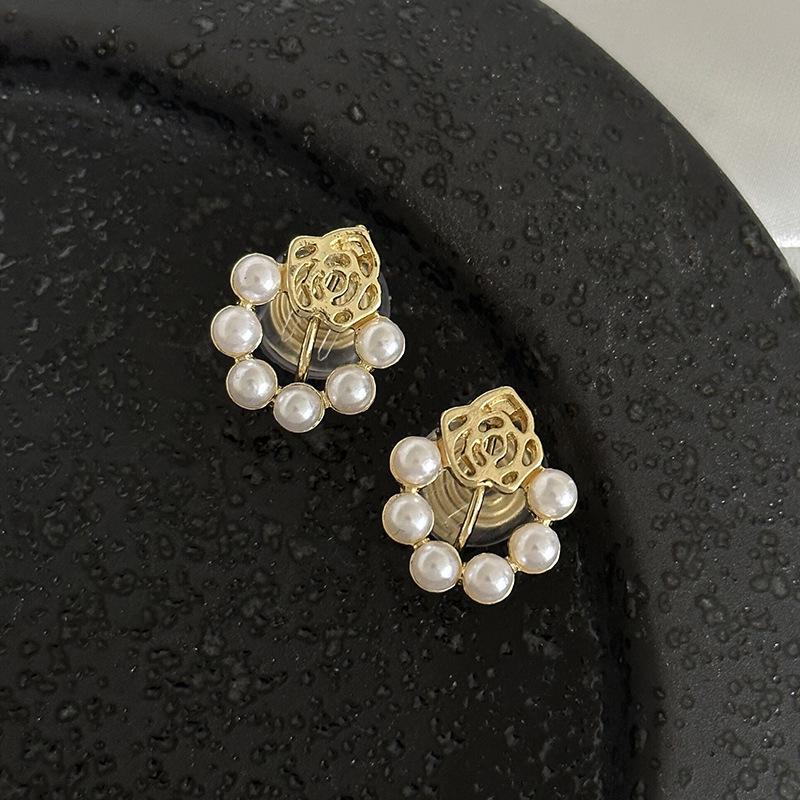Korean Style Retro Pearl Ear Clip for Women - Mosquito Coil Holder, No Piercing, High-End, Fashionable and Versatile Luxury Earrings