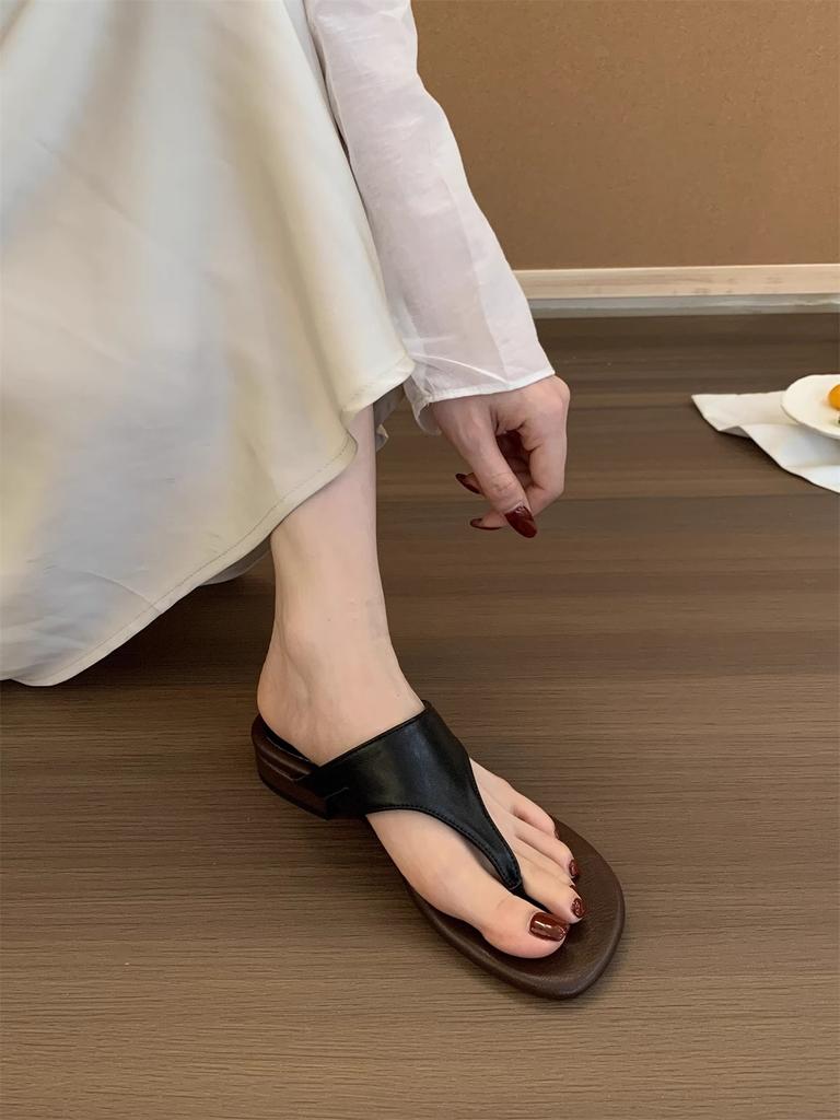 Fashion 2025 Summer New Flat Bottom Buckle Strap Women's Sandals Casual Versatile Comfort Pinch Toe Concise Beach Sandals Women